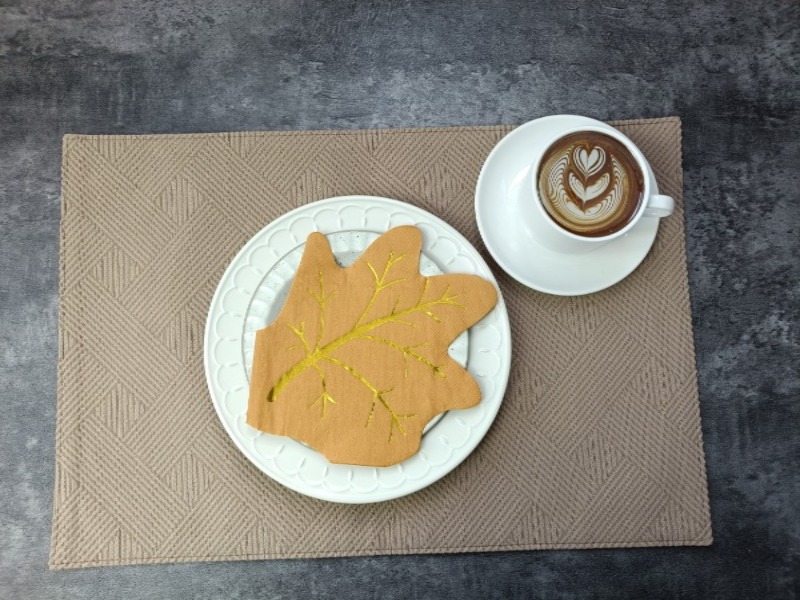 Co jsou vyřezávané ubrousky? Kompletní průvodce těmito nezbytnostmi pro kreativní stolní dekorace